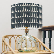 Llwythwch y ddelwedd i wyliwr yr Oriel, Lampshêd Heli Glas Tywyll