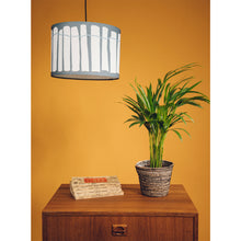 Llwythwch y ddelwedd i wyliwr yr Oriel, Lampshêd Crawia Llwyd a Gwyn