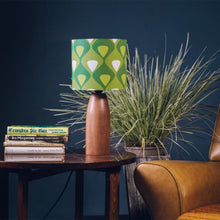 Llwythwch y ddelwedd i wyliwr yr Oriel, Lampshêd Retro Gwyrdd