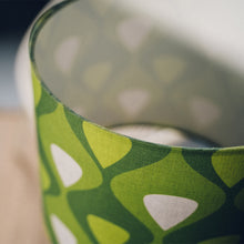 Llwythwch y ddelwedd i wyliwr yr Oriel, Lampshêd Retro Gwyrdd