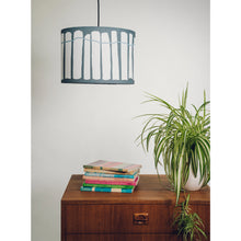 Llwythwch y ddelwedd i wyliwr yr Oriel, Lampshêd Crawia Llwyd a Gwyn